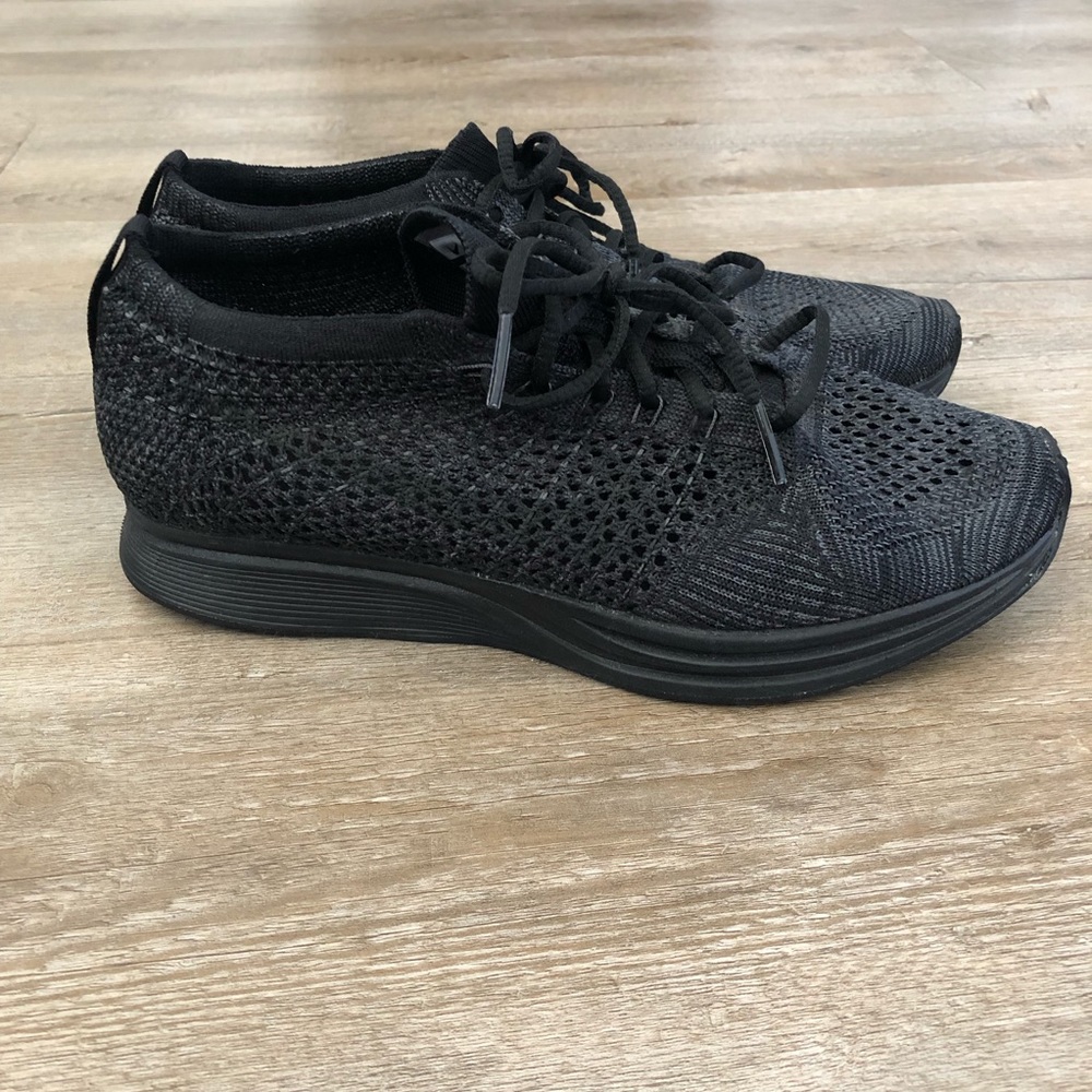 Nike Flyknit Racer Triple Black Anthracite 526628-009 Mens 6.5 Woman’s Size 8